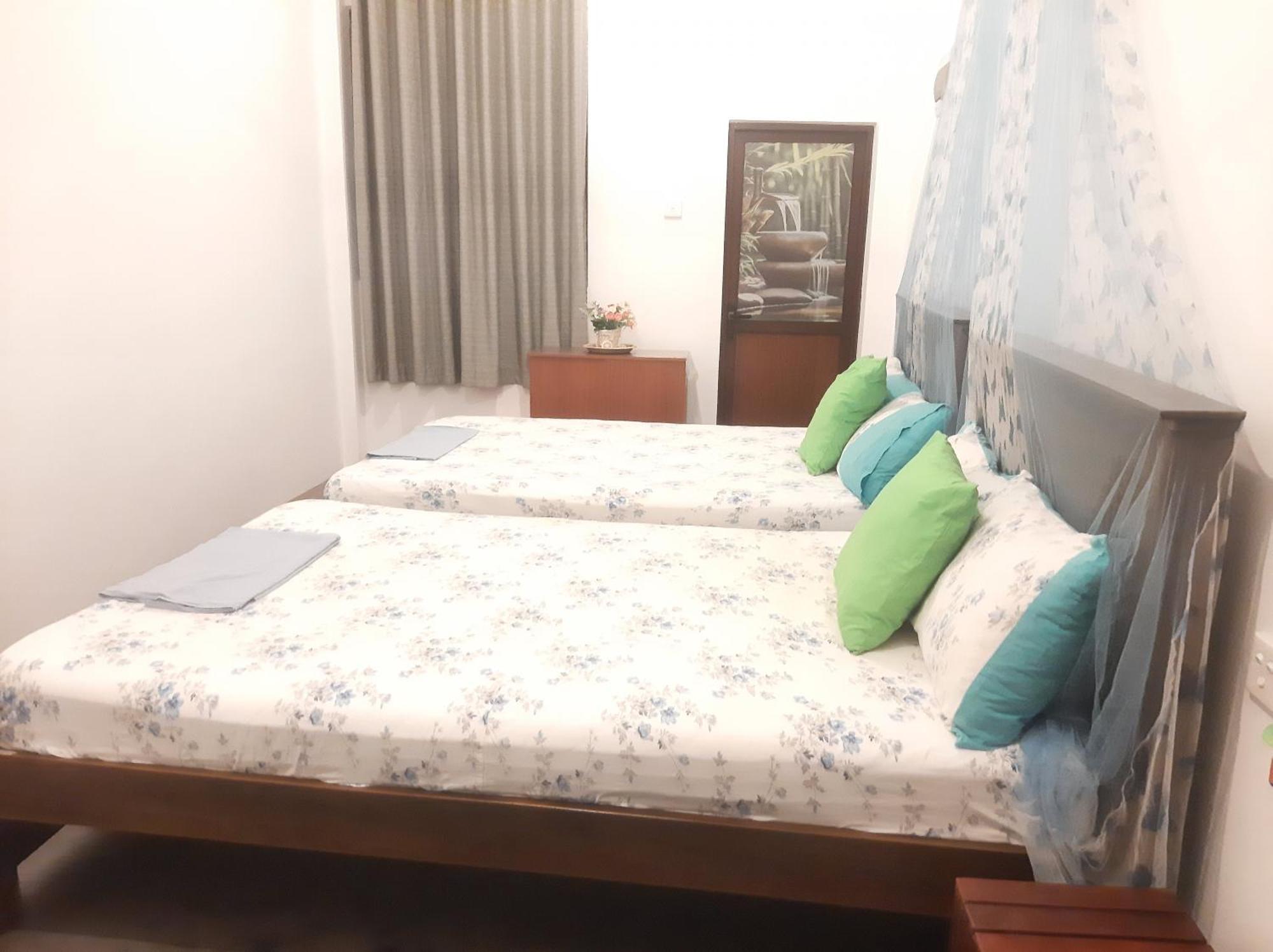 Weerakoon Garden Guest Hotel Hikkaduwa Exterior foto